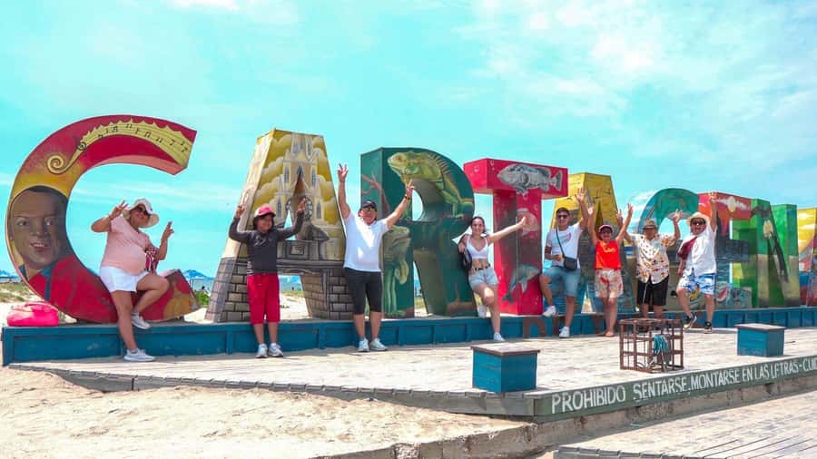 Cartagena: BILINGUAL CITY TOUR San Felipe Castle & Old city - Starting in Bocagrande, El Laguito, or the city center