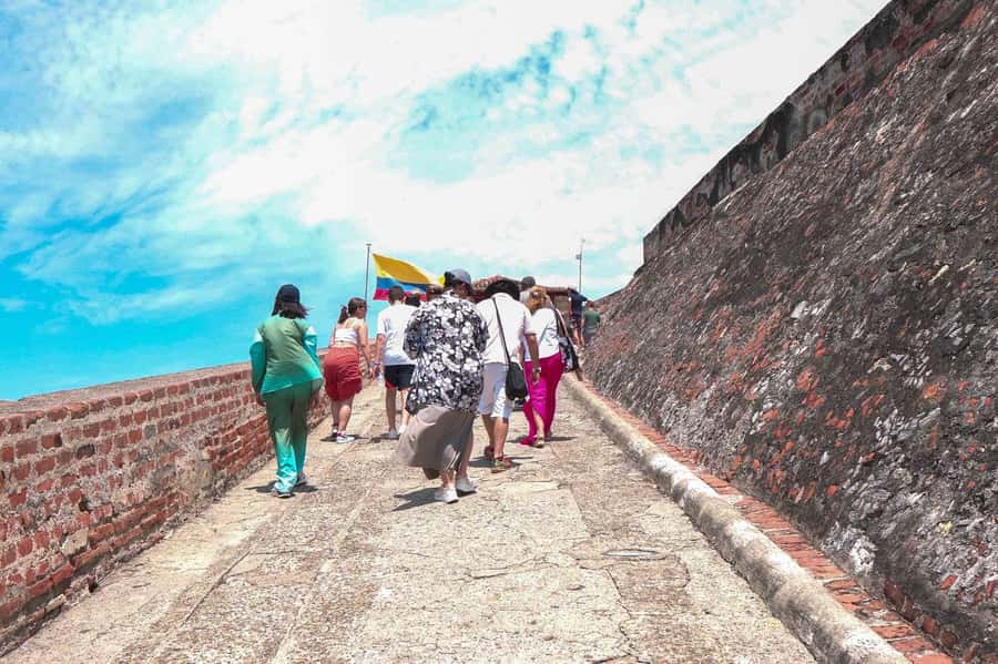 Cartagena: BILINGUAL CITY TOUR San Felipe Castle & Old city - Morning or afternoon?