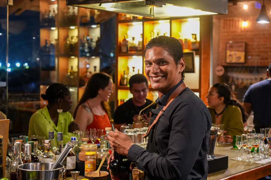 Cartagena: Boutique Rum and Chocolate Tasting at Lunático - The first pours: learning how Colombian rum is made