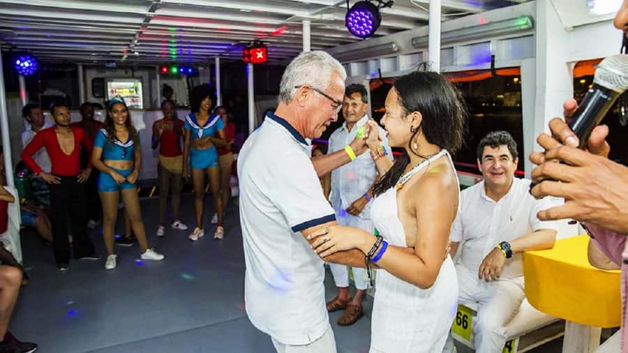 Cartagena: Buffet & party night,cocktails sailing in the bay - Practical tips for a smoother evening