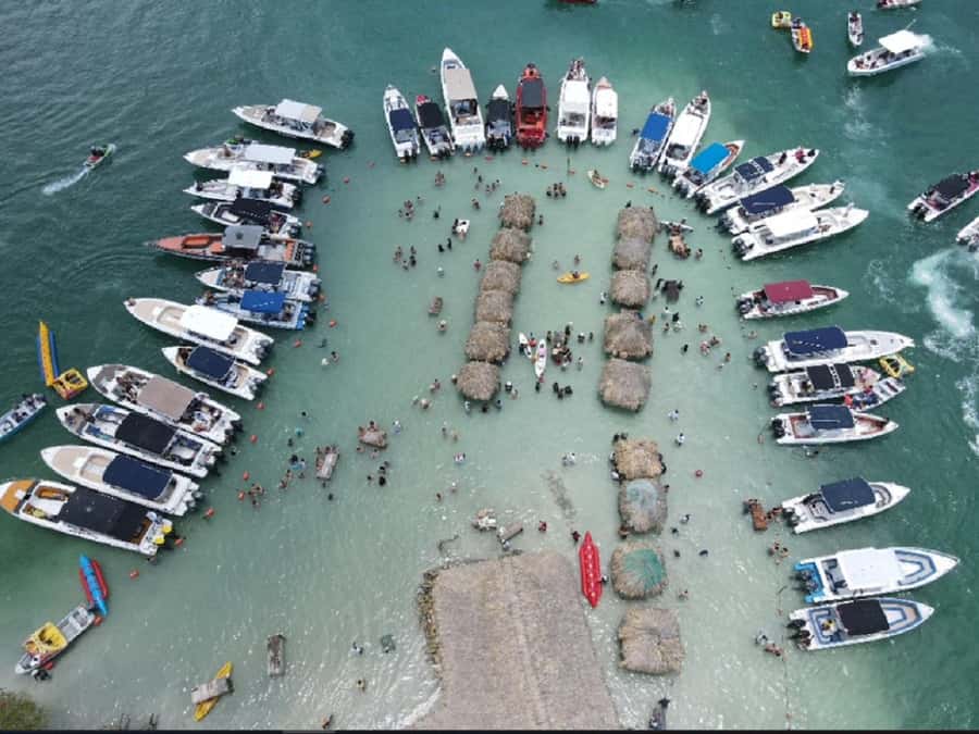 Cartagena: CHOLON & BARU with lunch - Cholón is a party stop, not a peaceful island day