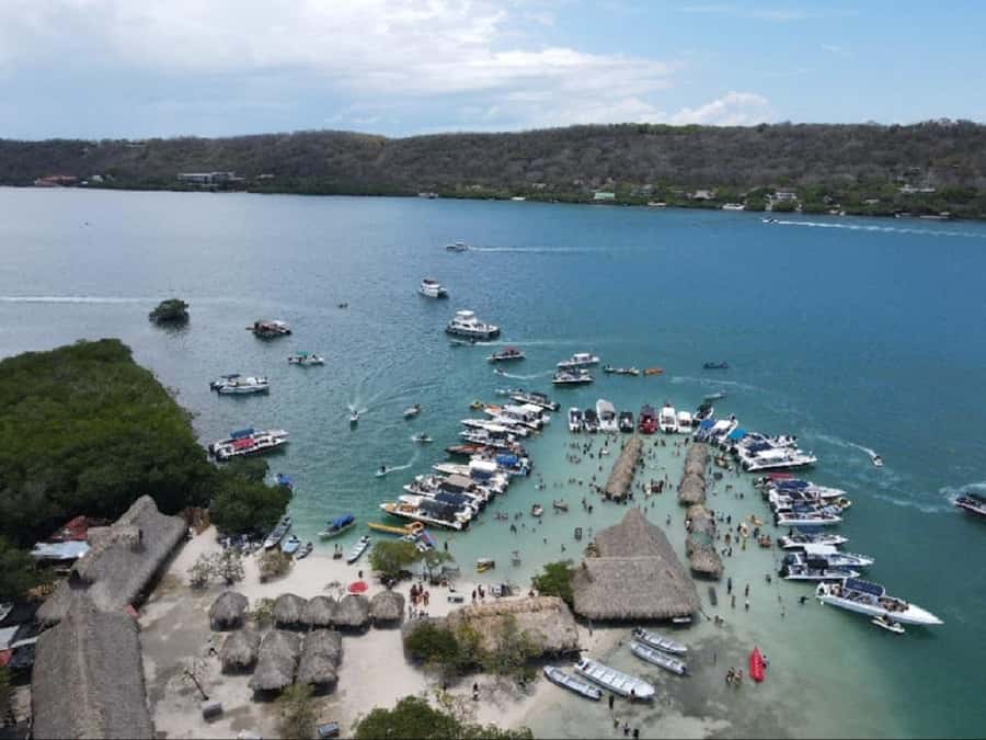 Cartagena: CHOLON & BARU with lunch - Barú gives you a first taste of the coast
