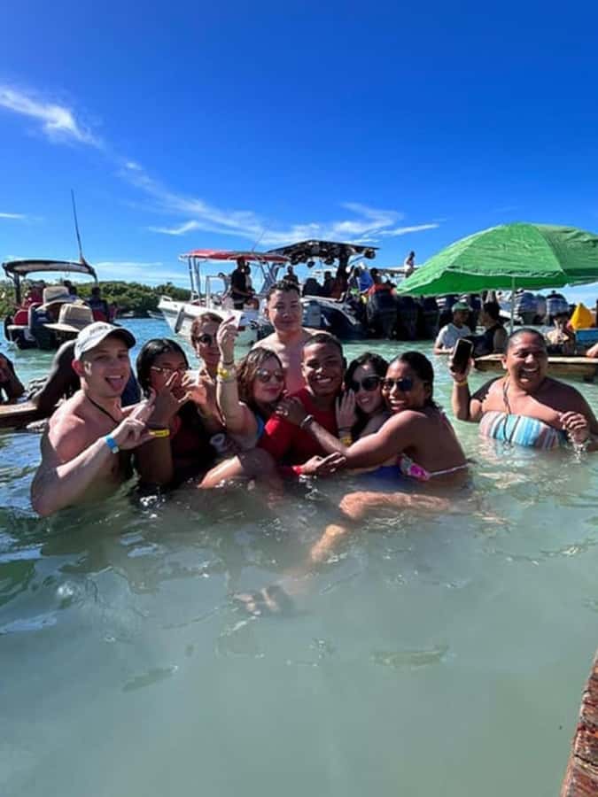 Cartagena: CHOLON & BARU with lunch - Four hours at Cholón