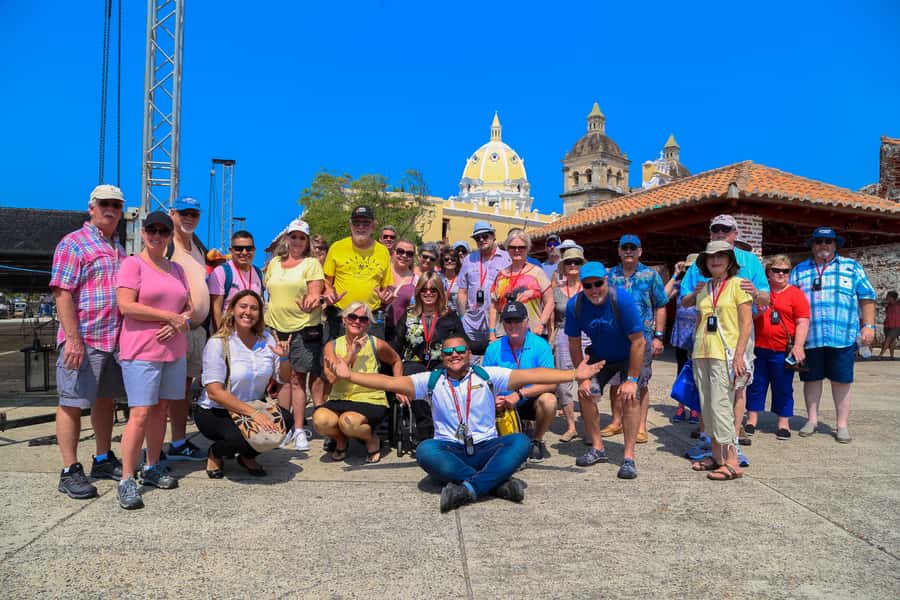 Cartagena: City Sightseeing Hop-On Hop-Off Bus Tour & Extras - Stops 6 and 7: Plaza Bocagrande and Avenida San Martín