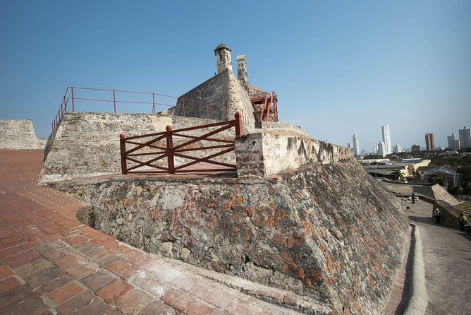Cartagena City Tour & Convento de la Popa (AM) - Las Bóvedas: from military storage to craft shopping