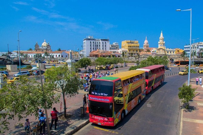 Cartagena: City Tour Hop On Hop Off - Bus Turistico de 2 pisos - Bocagrande Plaza Mall and the modern contrast