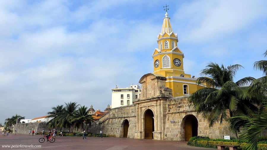 Cartagena: CITY TOUR OVERVIEW of the city Boots castle chiva - What this $11 Cartagena tour really covers