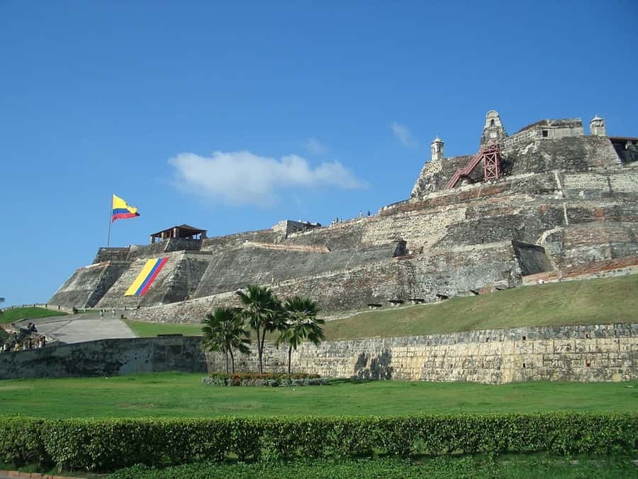 Cartagena: CITY TOUR OVERVIEW of the city Boots castle chiva - San Felipe Castle from the outside