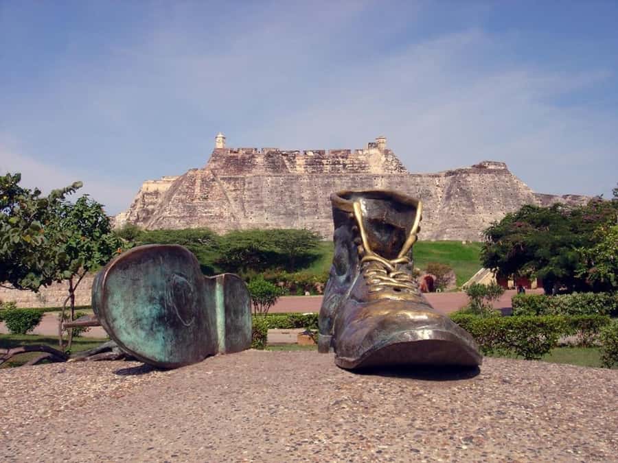 Cartagena: CITY TOUR OVERVIEW of the city Boots castle chiva - Cartagena’s letters and the organized photo stop