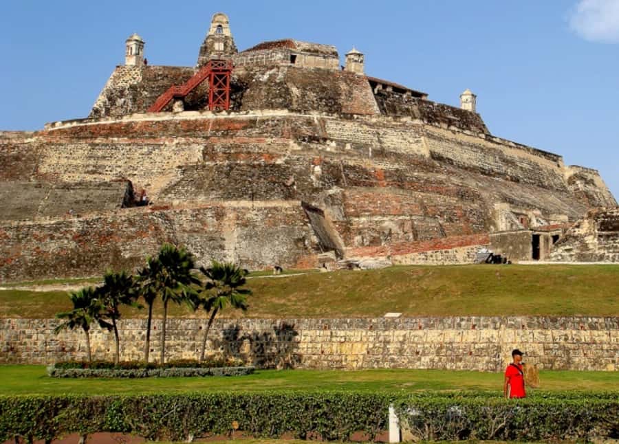 Cartagena City Tour with San Felipe Castle & Old Town Walk - Plaza de Bolívar and the art of slowing down