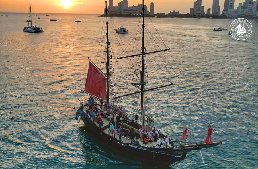 Cartagena, CO: Sunset Skyline Pirate Boat Tour with Drinks - Key points to know before boarding