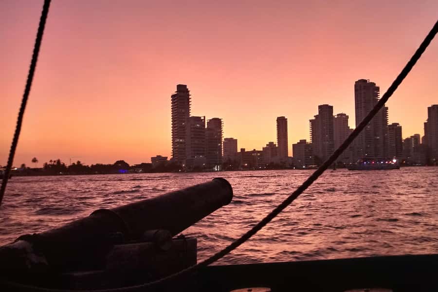 Cartagena, CO: Sunset Skyline Pirate Boat Tour with Drinks - Stories between Tierra Bomba and Bocagrande