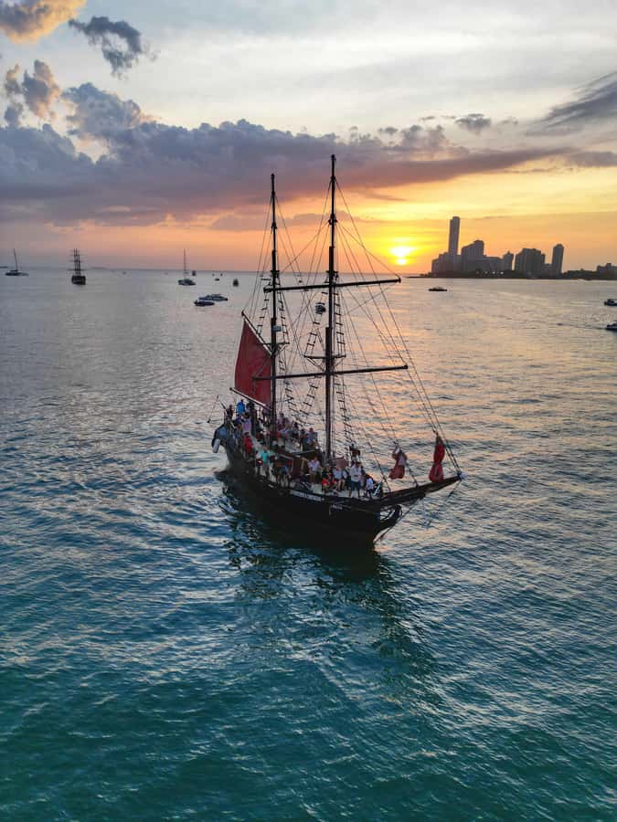 Cartagena, CO: Sunset Skyline Pirate Boat Tour with Drinks - Pirates’ Punch, coconut lemonade, and the open bar