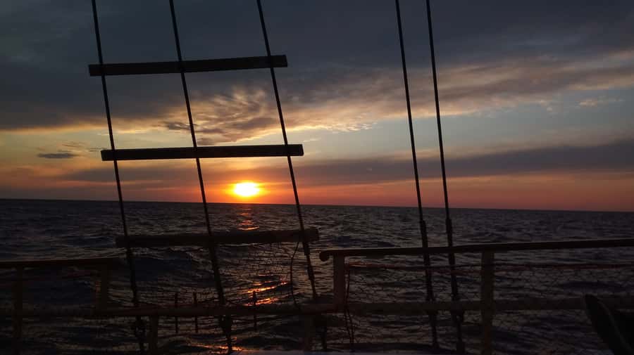 Cartagena, CO: Sunset Skyline Pirate Boat Tour with Drinks - Timing, weather, and practical planning