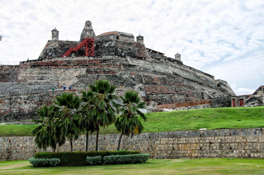 Cartagena: Complete Tour "San Felipe Castle, Popa and Getsemaní". - Bocagrande, Laguito, and Cartagena beyond the walls