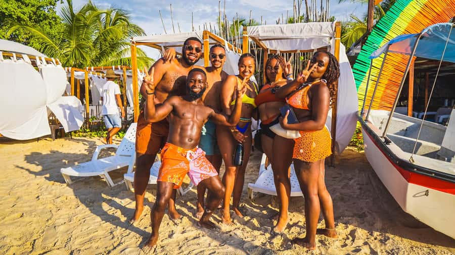 Cartagena: Day Trip Aviary and enjoy Playa Blanca by bus - Two Cartagena day trips in one