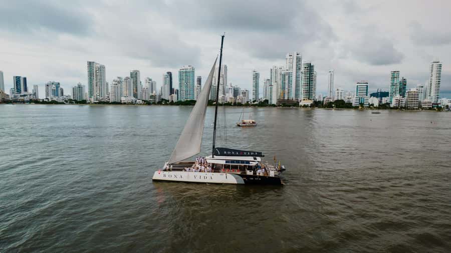 Cartagena de Indias: 2-Hour Sunset Cruise - Castillo Grande and Manzanillo Island