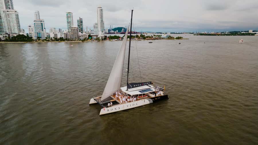 Cartagena de Indias: 2-Hour Sunset Cruise - Seating, comfort, and photographs