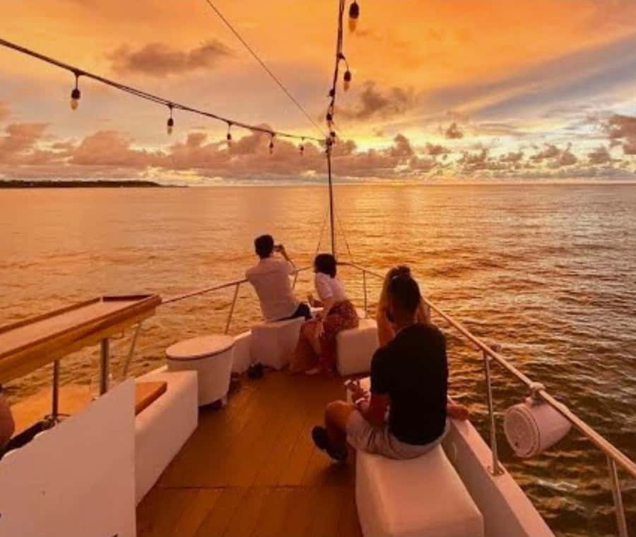 Cartagena de Indias: Sunset Cruise Open Bar with Dance Show - Sunset on Cartagena Bay from the Bequia