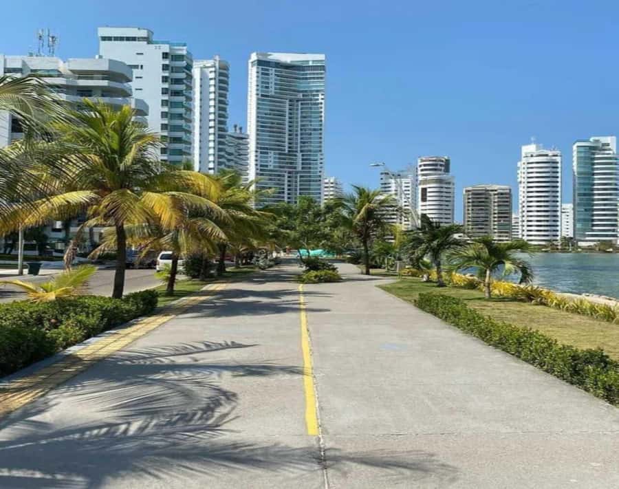 Cartagena: Explore with a city tour aboard a typical "chiva". - The Cartagena Letters: a fast, useful photo stop