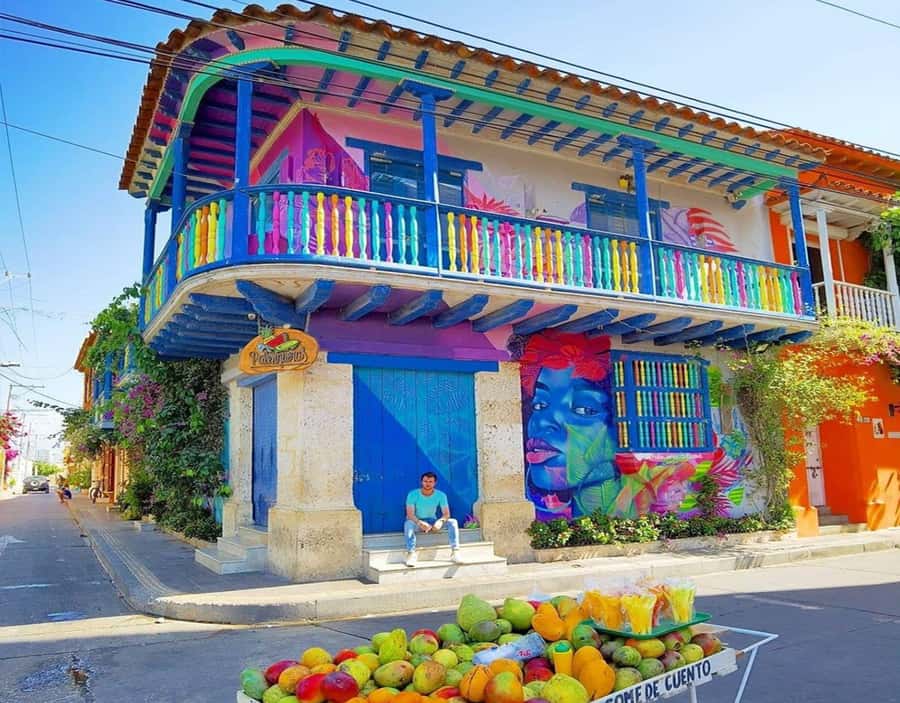 Cartagena: Explore with a city tour aboard a typical "chiva". - Las Botas Viejas and the city’s literary connection