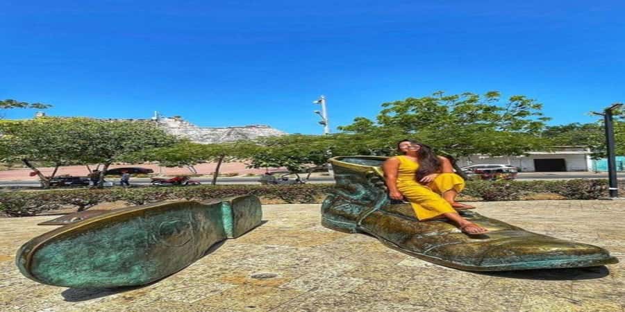 Cartagena: Explore with a city tour aboard a typical "chiva". - San Felipe Castle is the tour’s strongest stop
