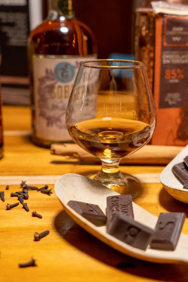 Cartagena: Express Rum and Chocolate Tasting Experience - Five pours in a group of no more than 10