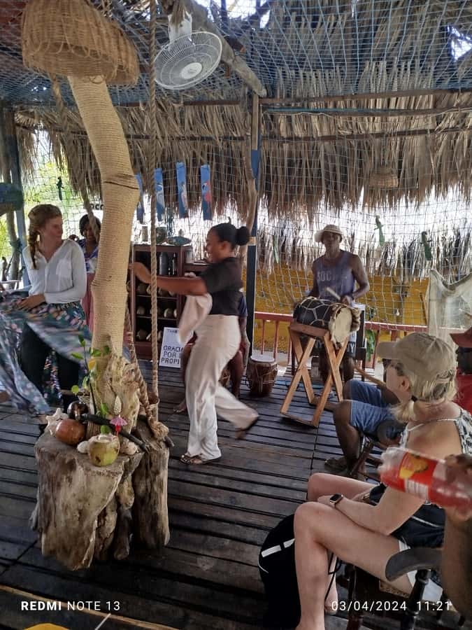 Cartagena: FISHERMEN'S ISLAND IN THE MANGROVES by canoe - Three mangrove tunnels and the natural world around them