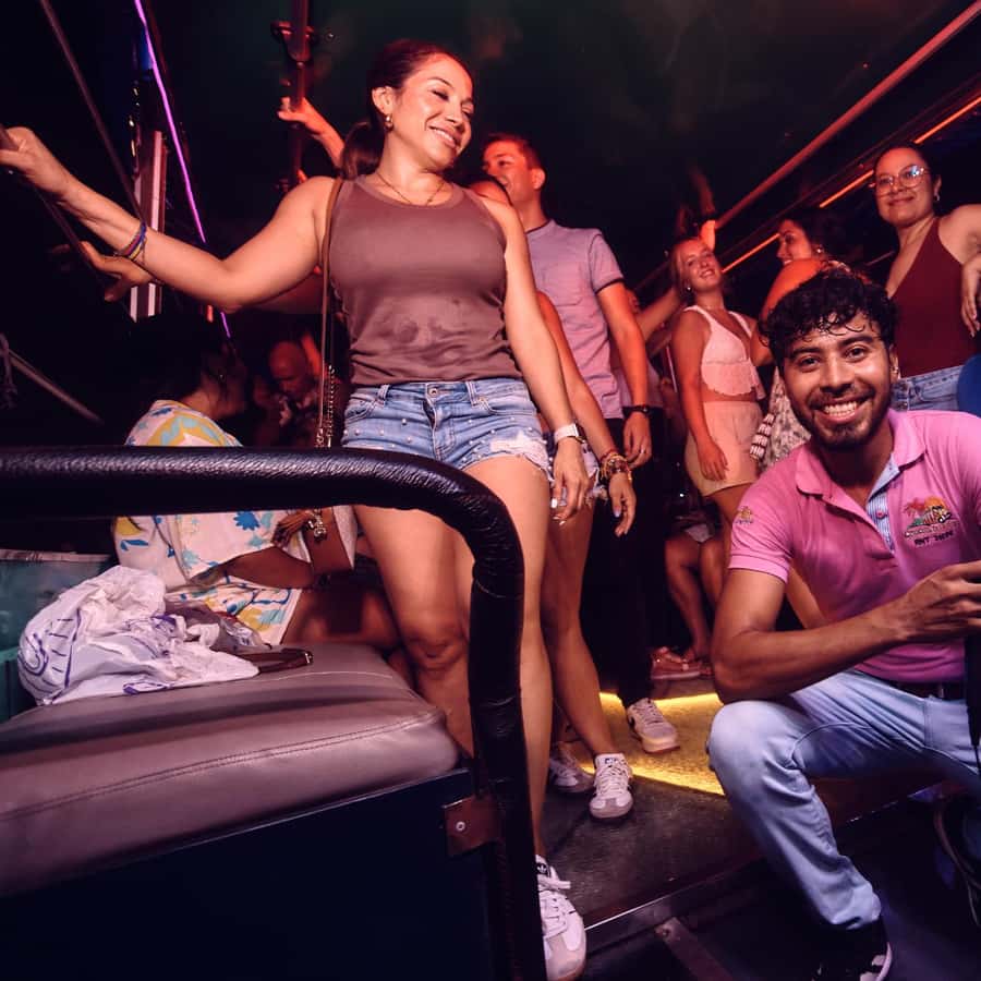 Cartagena: Funny PartyBus with dance floor and good music! - Pickup in Bocagrande and the first songs