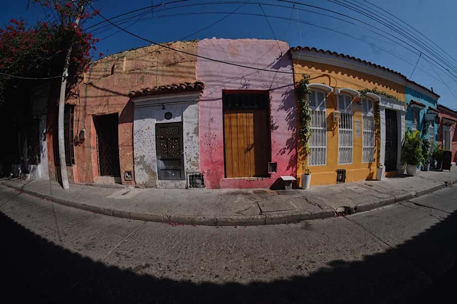 Cartagena: Graffiti Tour in Getsemani - Calle San Juan and Calle Larga: art beside daily life