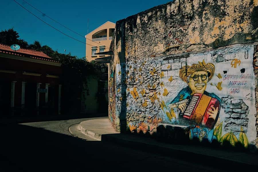 Cartagena: Graffiti Tour in Getsemani - Meeting Getsemaní residents along the way