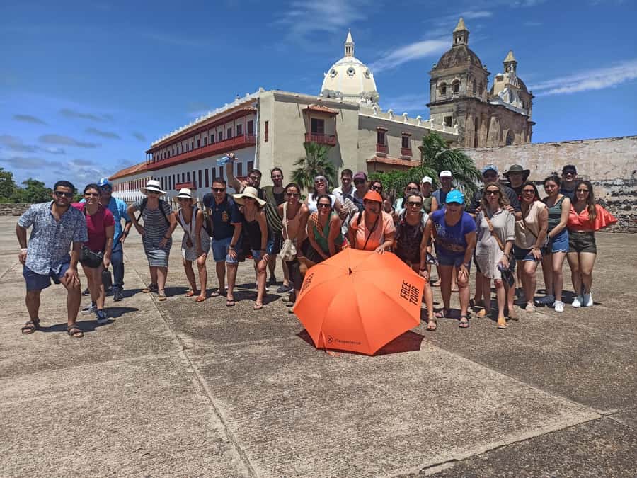 Cartagena: Historic Center and Getsemaní Shared Walking Tour - Plaza Bolívar and a pause among the trees