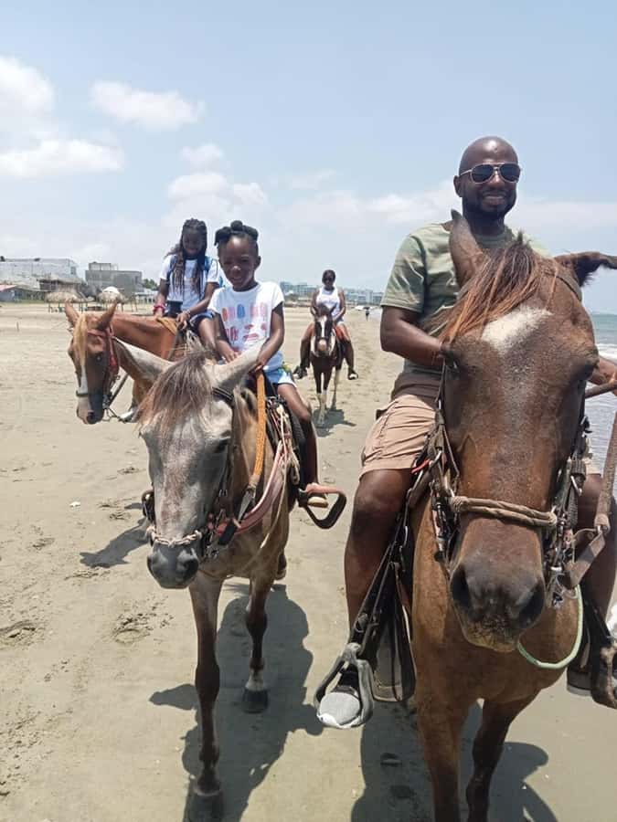 Cartagena: Horse Riding on the Beach with Photos and Lunch - Who should book this experience?