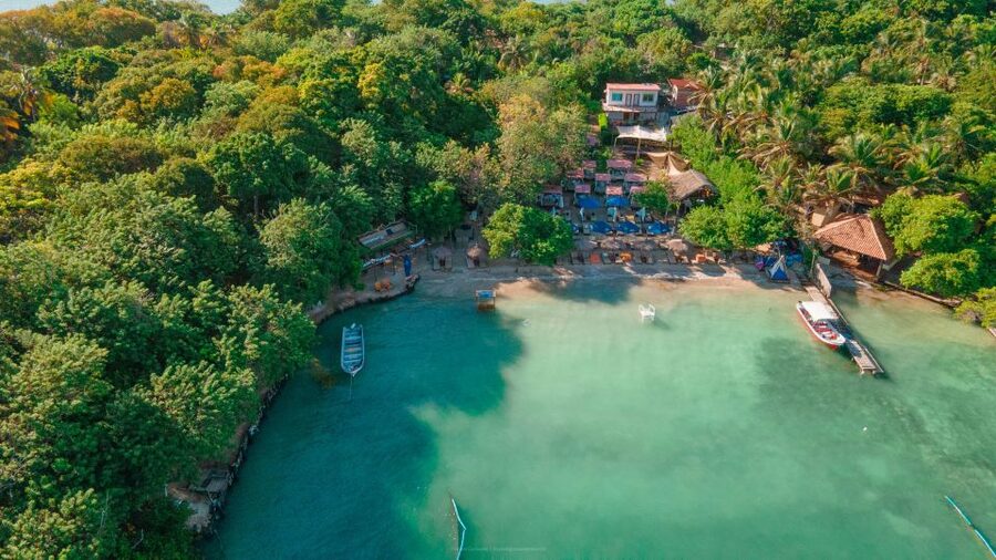 Cartagena: Islabela Islands Boat Trip with Lunch & Cocktail - Kayaks, loungers, and weekend yoga