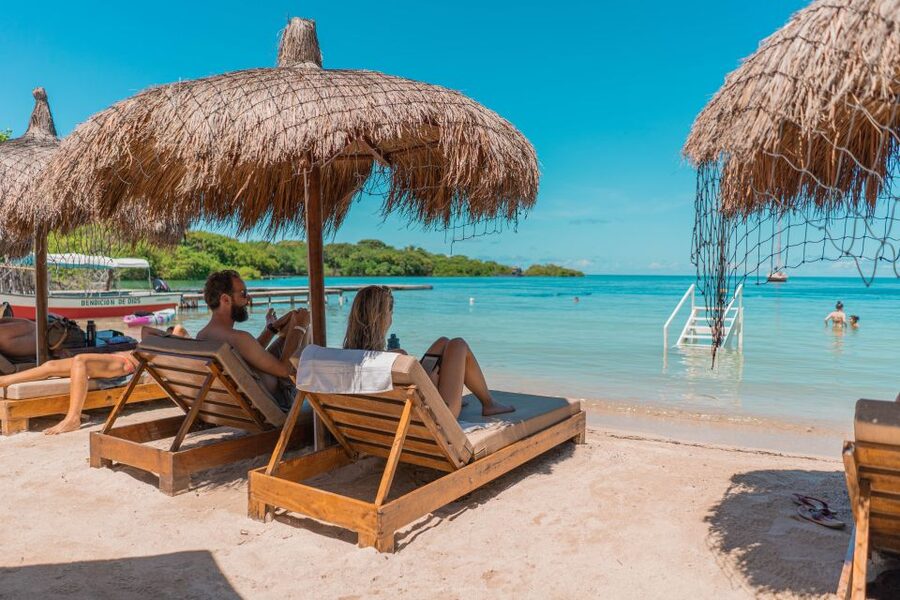 Cartagena: Islabela Islands Boat Trip with Lunch & Cocktail - Lunch choices and the midday pause
