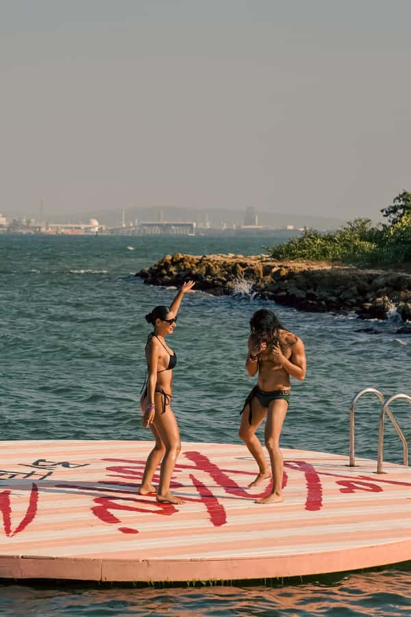 Cartagena: La Punta Beach Club Day Pass (Lunch included) - A quick boat ride from Cartagena to Tierra Bomba