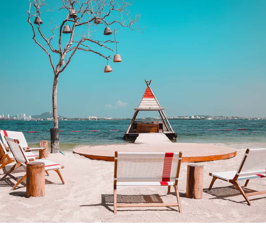 Cartagena: La Punta Beach Club Day Pass (Lunch included) - Sunset, return boats, and the option to stay late