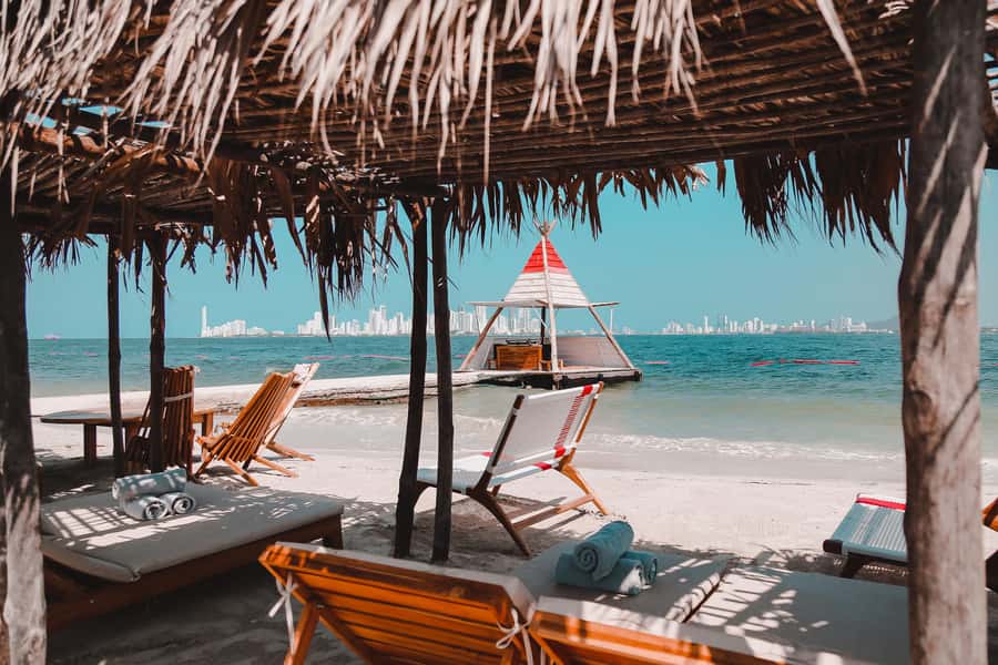 Cartagena: La Punta Beach Club Day Pass (Lunch included) - Arrival at La Punta and your shaded beach bed