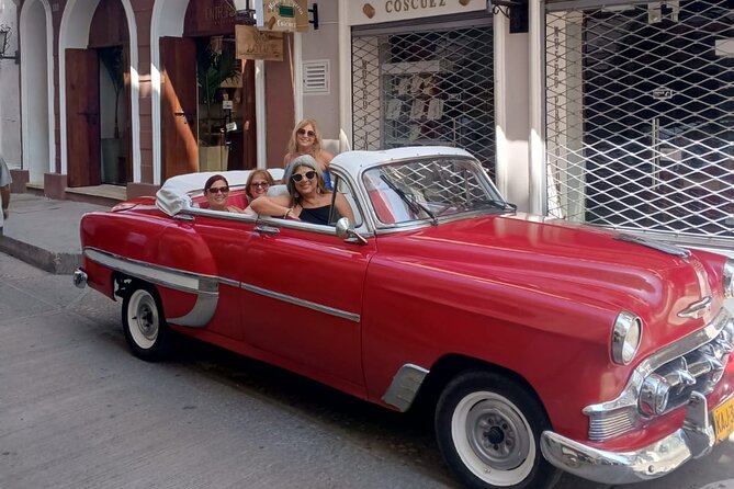 Cartagena Luxury Classic Car Tour + Bilingual Historian Guide - What the classic-car format adds to Cartagena