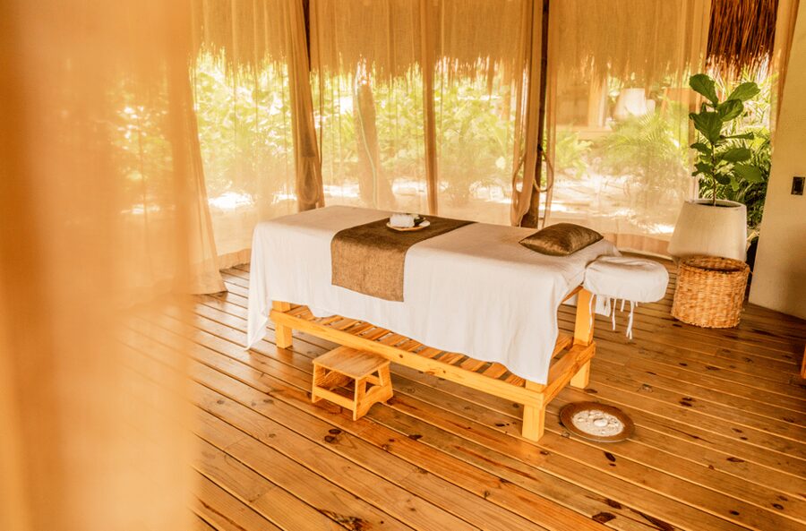 Cartagena: Makani Luxury Beach Club Day Pass - Food, drinks, and the feel of the day