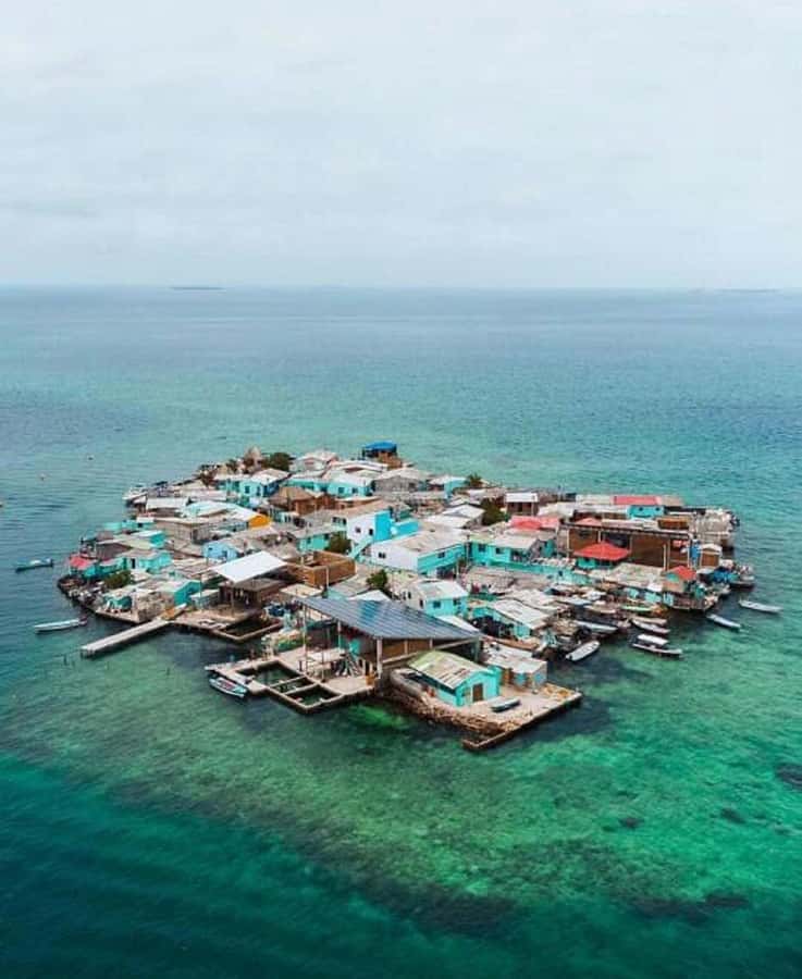 cartagena: Mucura and Santa Cruz Islands Tour spectacular - Santa Cruz del Islote offers a brief look at island life