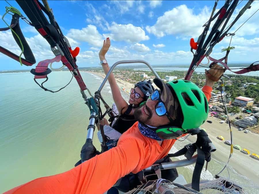 Cartagena: Paratriking Flight from the Beach - Who will enjoy this experience most
