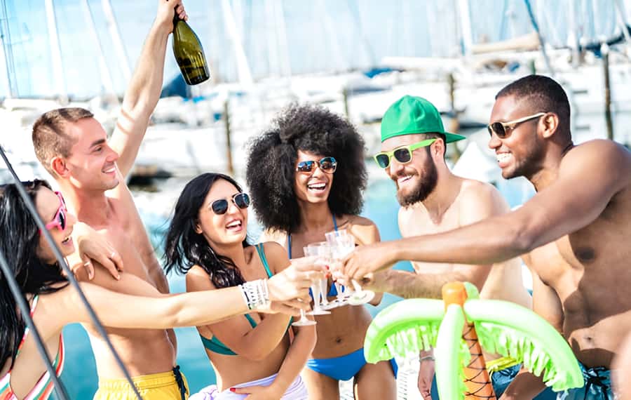 Cartagena: Party Boat to Cholon Beach with 2 Drinks & Lunch - The ride toward Cholon