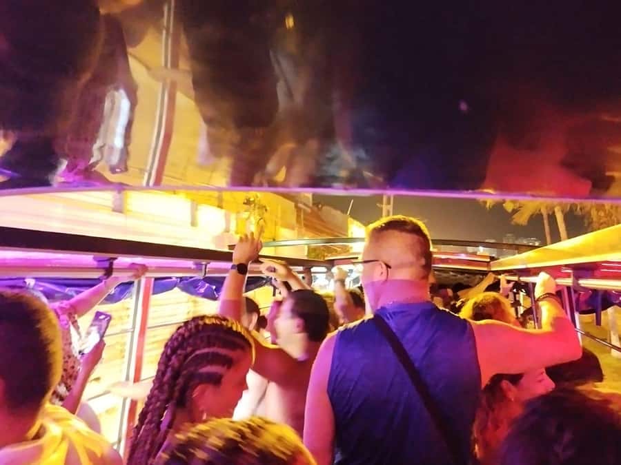 Cartagena: Party on a typical bus crossing the city - Who will enjoy this bus most?
