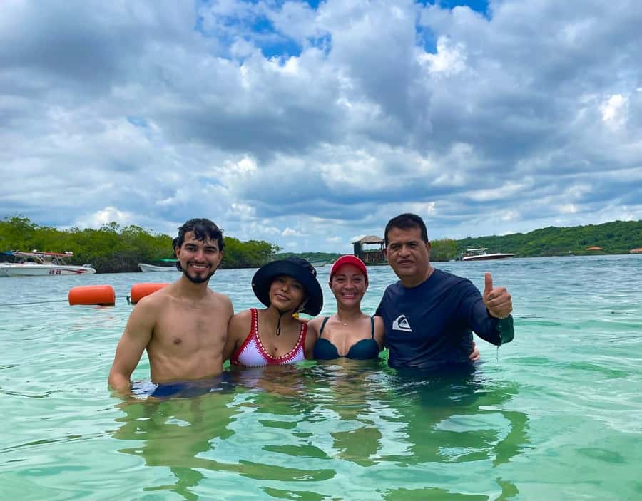Cartagena: Playa Tranquila Day Trip with Lunch by boat - Swimming conditions and beach comfort