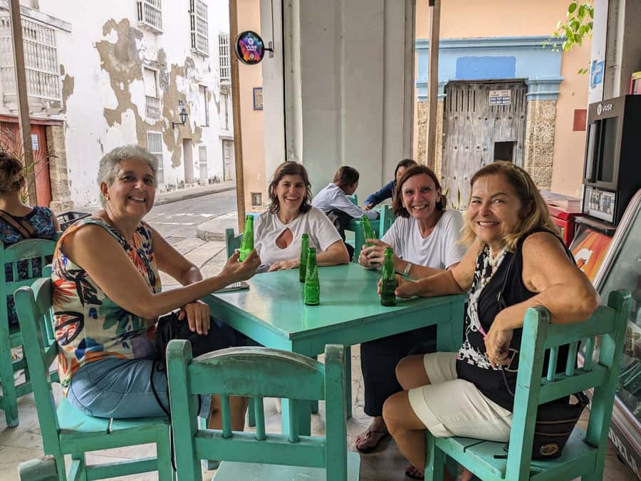 Cartagena: Private City Tour in an Air-Conditioned Vehicle - Shopping, craft stalls, and the move into the walled city