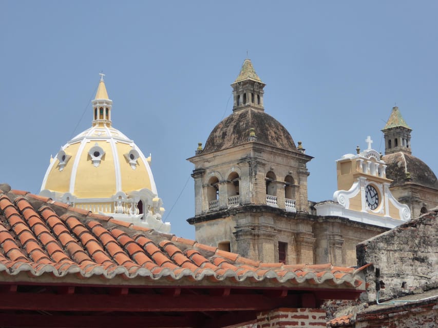 Cartagena: Private Walking Tour with German or Italian Guide - Churches, legends, and pirate stories