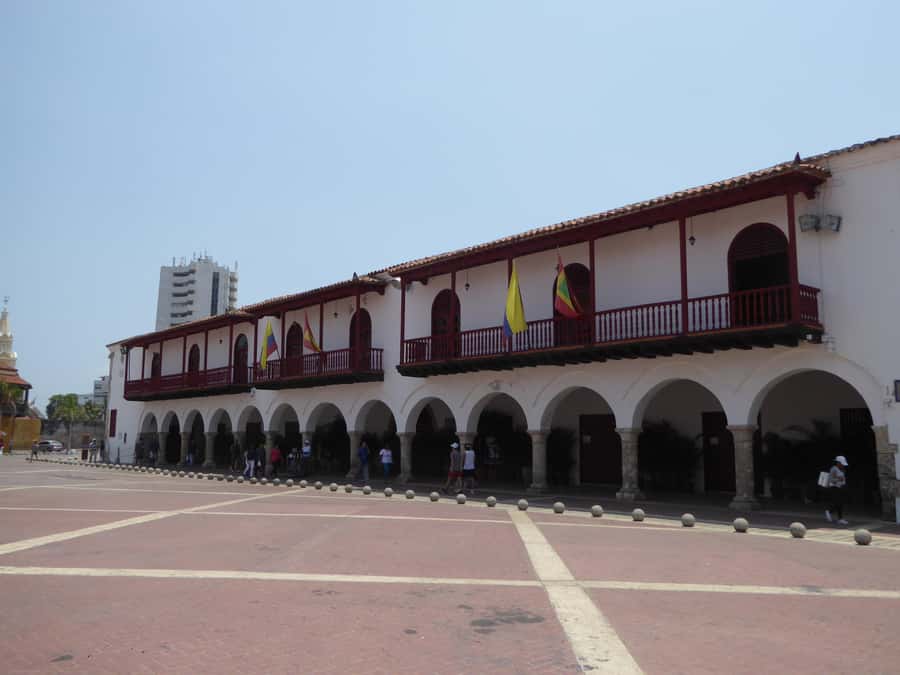 Cartagena: Private Walking Tour with German or Italian Guide - Three hours through the Walled City