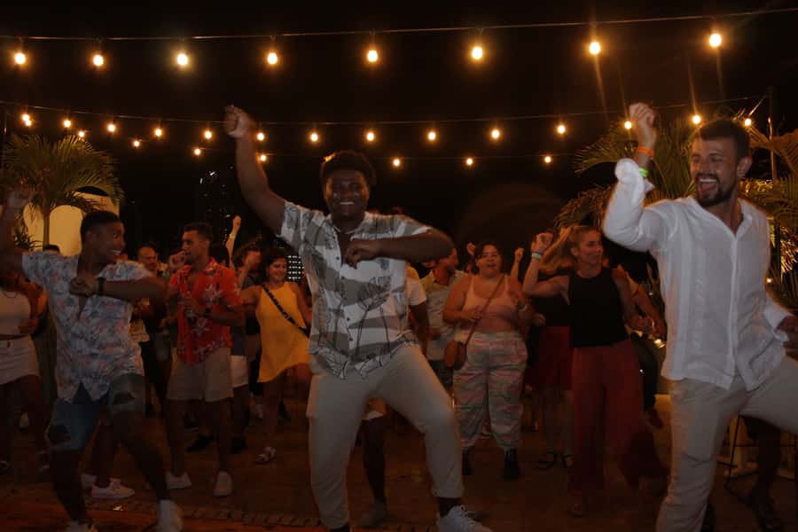Cartagena: Pub Crawl with Dancing Lessons and Free Shots - Starting the night at Viajero or Masaya