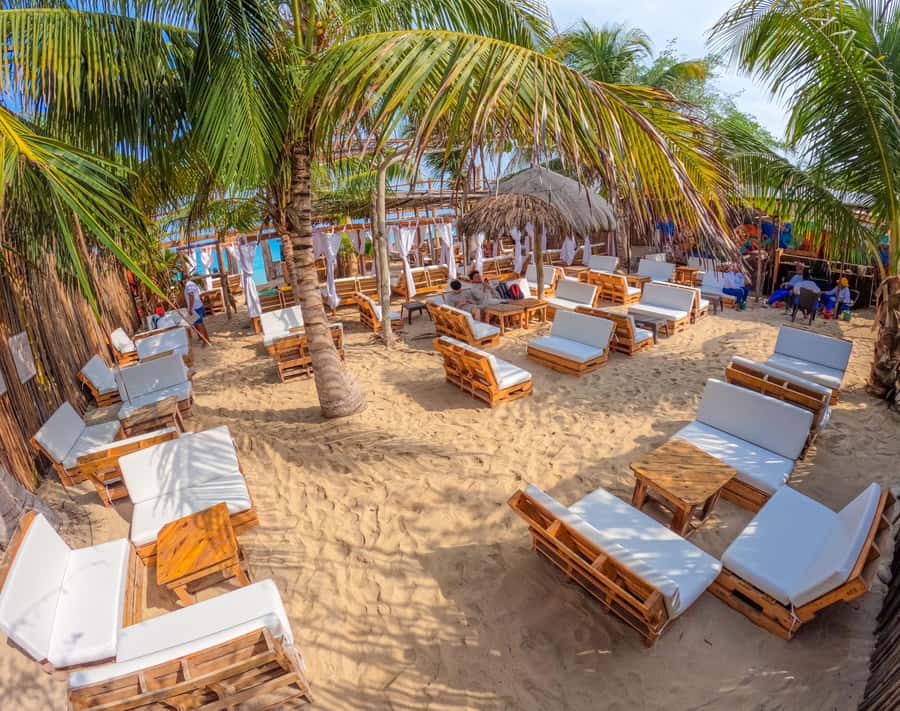Cartagena: Rosario Islands Day Tour with Snorkel & Lunch - The good and the less comfortable parts